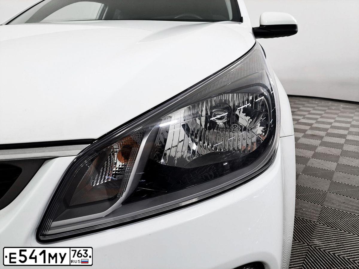 Фото автомобиля KIA RIO, 2020 — госномер Е541НУ763. Цвет: Белый