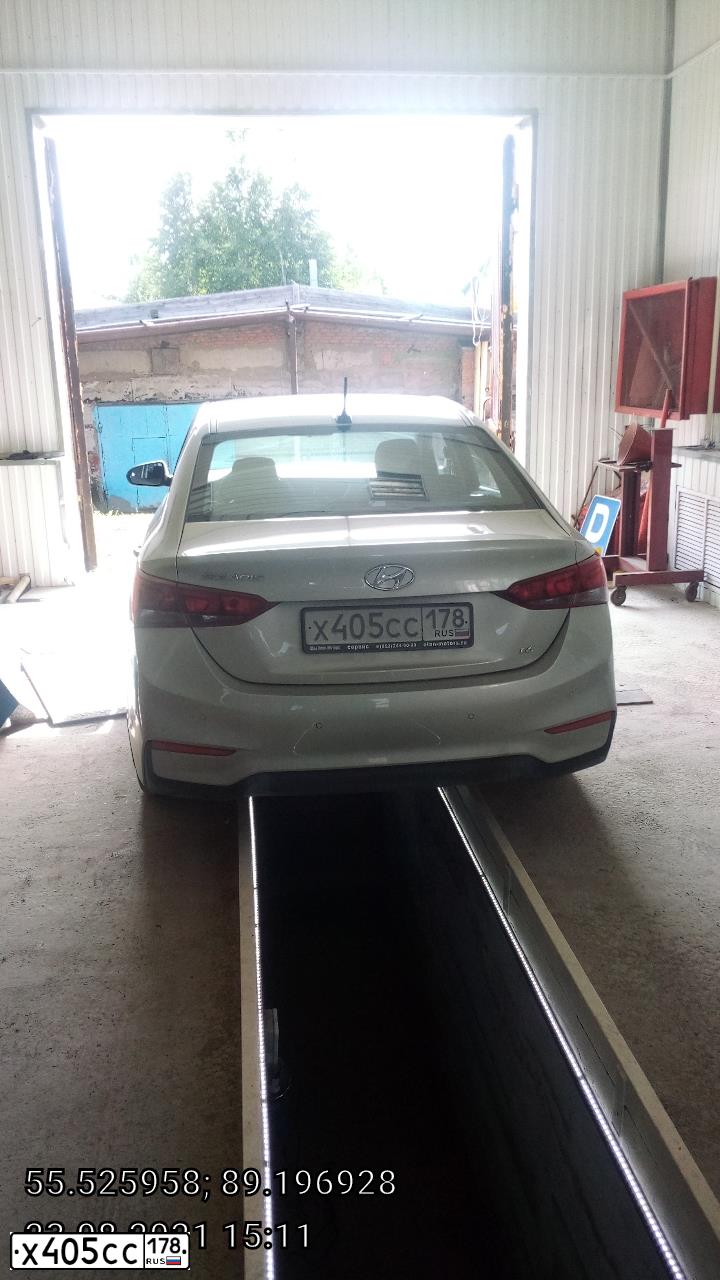 Фото автомобиля HYUNDAI SOLARIS, 2017 — госномер У693ЕХ138. Цвет: БЕЖЕВЫЙ