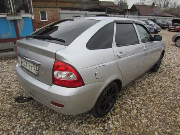 Фото автомобиля LADA 2172 PRIORA, 2009 — госномер М852РУ60. Цвет: СВЕТЛО-СЕРЕБРИСТЫЙ  МЕТАЛЛИК