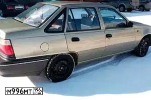 Фото автомобиля DAEWOO NEXIA, 2005 — госномер М996МТ196. Цвет: ПЕСОЧНО-БЕЖЕВЫЙ