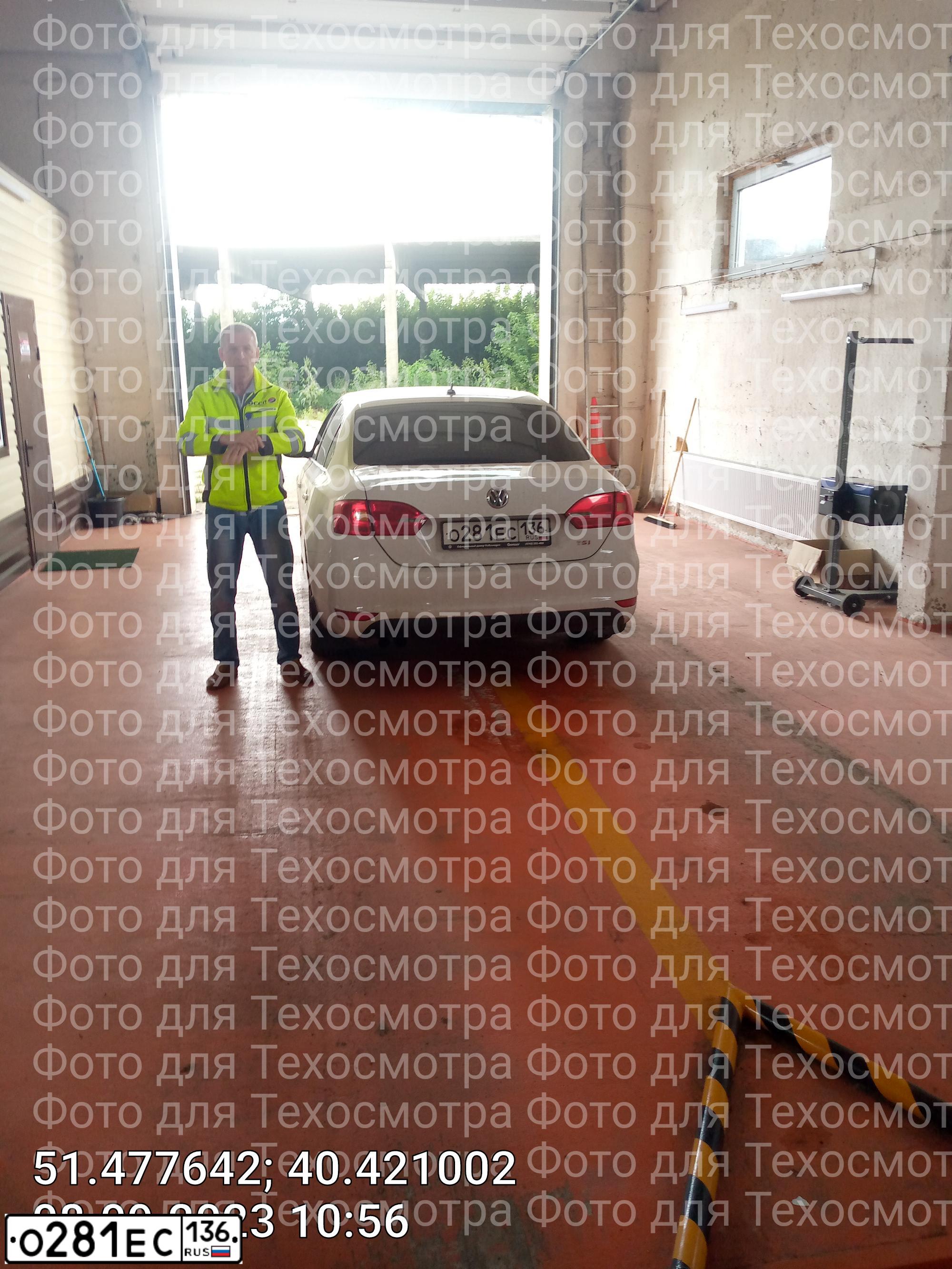 Фото автомобиля VOLKSWAGEN JETTA, 2011 — госномер М084ЕК48. Цвет: Белый