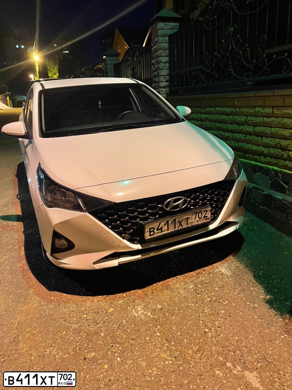 Фото автомобиля HYUNDAI SOLARIS, 2020 — госномер У598ХС43. Цвет: Белый