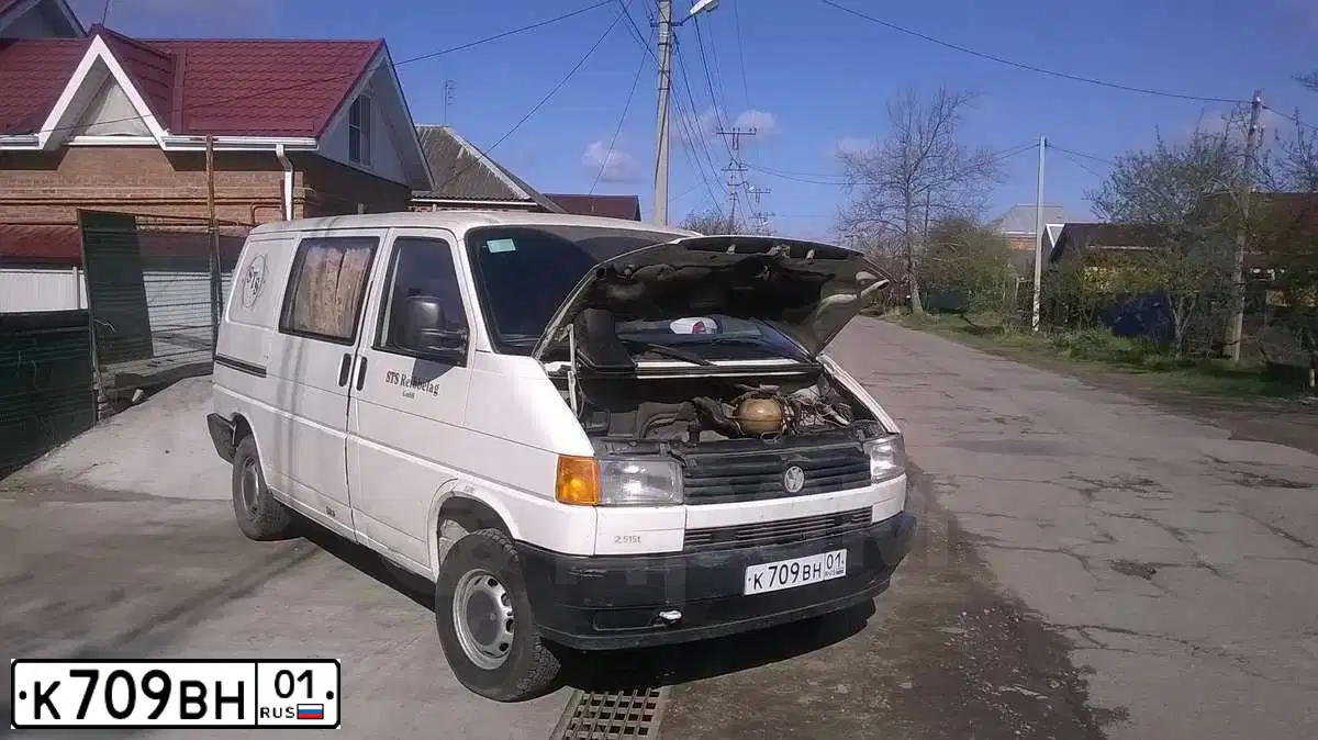 Фото автомобиля VOLKSWAGEN TRANSPORTER, 1991 — госномер Р372РТ123. Цвет: БЕЛЫЙ