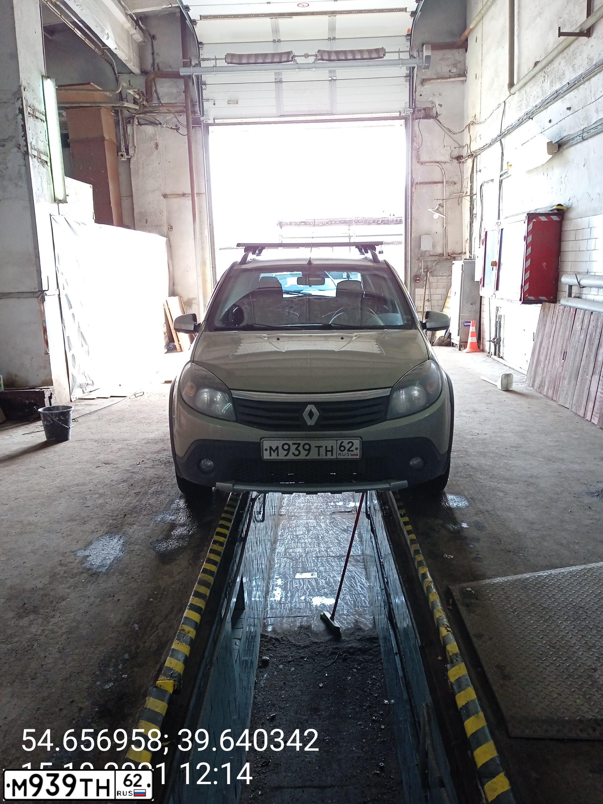 Фото автомобиля RENAULT SANDERO, 2013 — госномер М939ТН62. Цвет: БЕЖЕВЫЙ