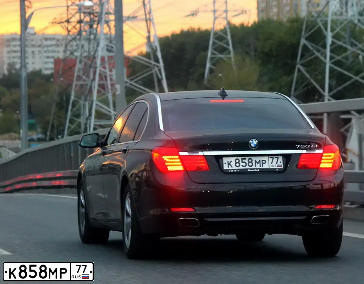 Фото автомобиля BMW Z 4, 2006 — госномер К858МР77. Цвет: ТЕМНО-СИНИЙ