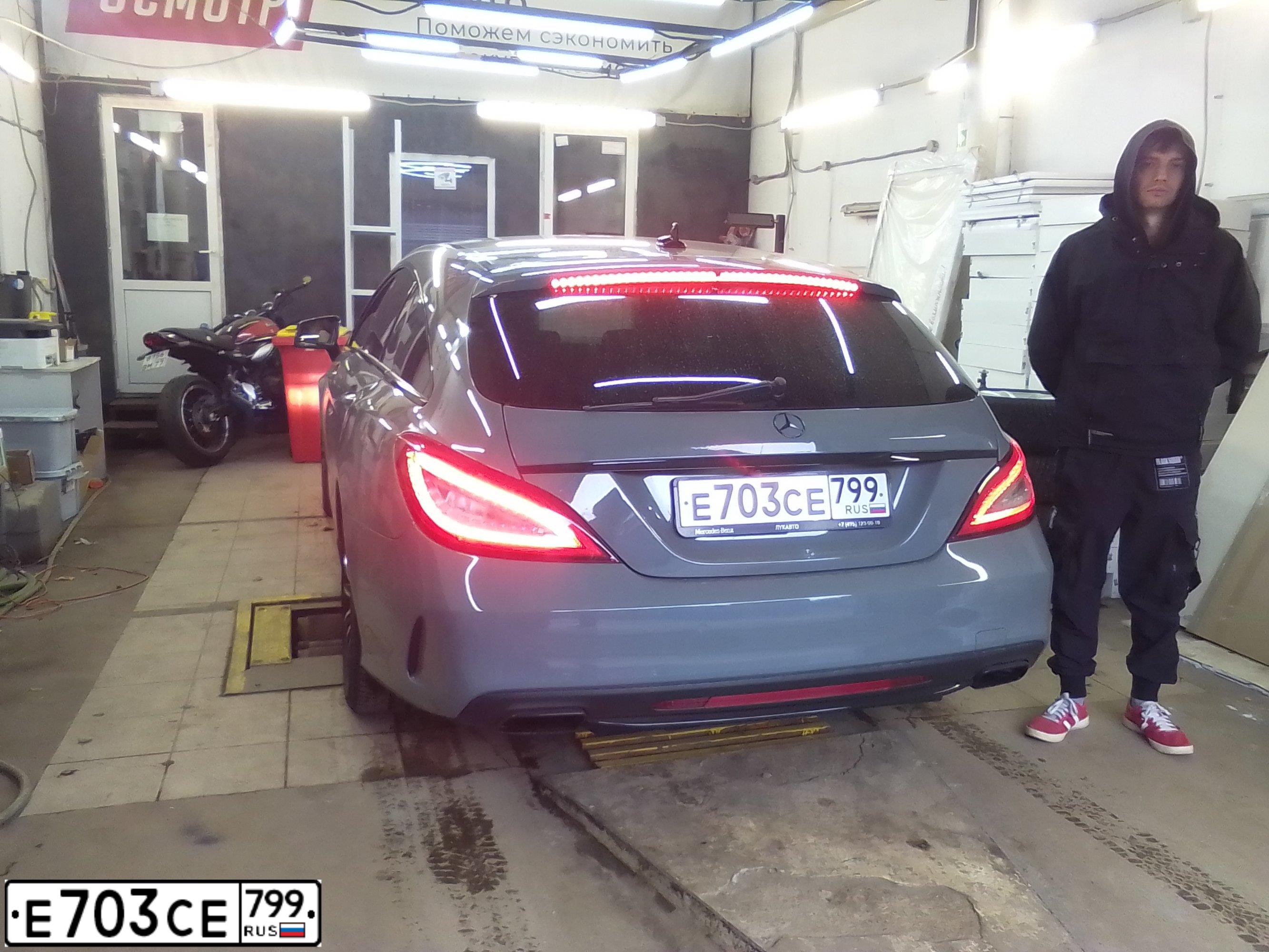 Фото автомобиля МЕРСЕДЕС-БЕНЦ CLS 350 D 4MATIC, 2017 — госномер Е703СЕ799. Цвет: СЕРЫЙ