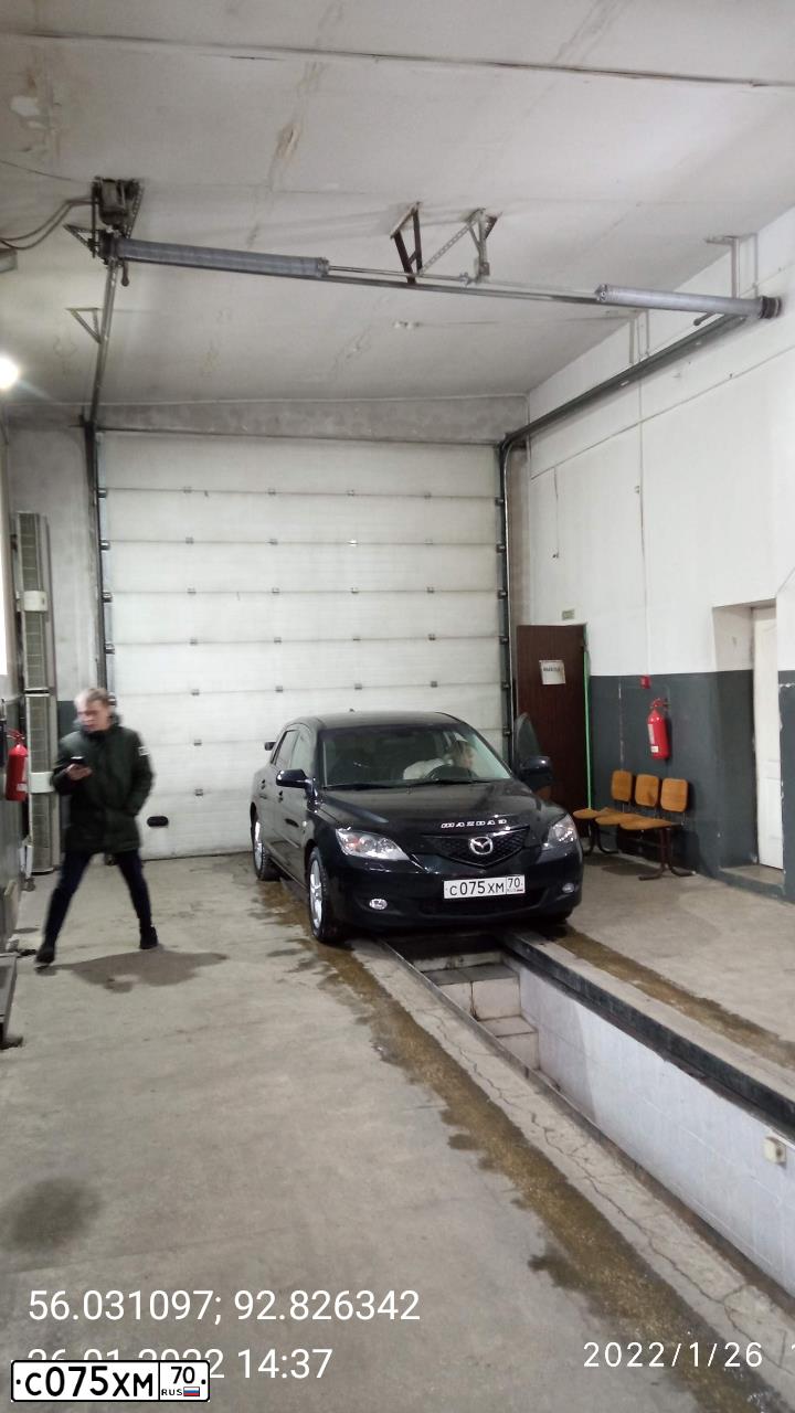Фото автомобиля MAZDA 3, 2007 — госномер В835РР124. Цвет: ЧЕРНЫЙ