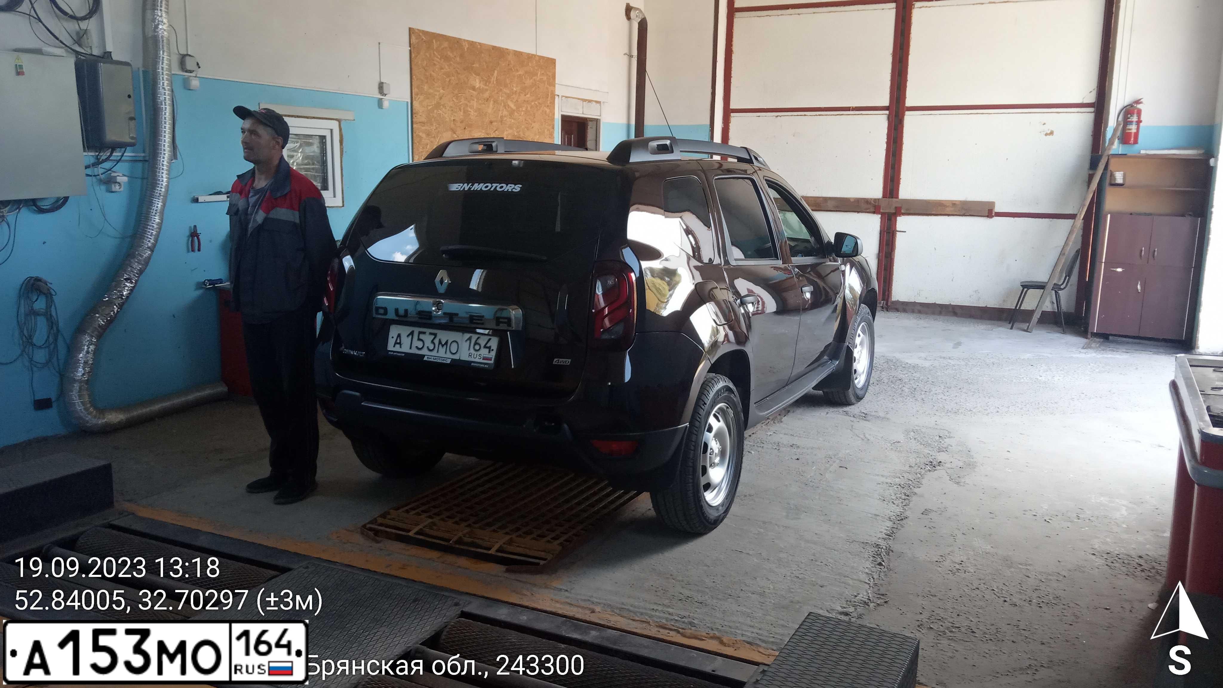 Фото автомобиля RENAULT DUSTER, 2015 — госномер Р095АК32