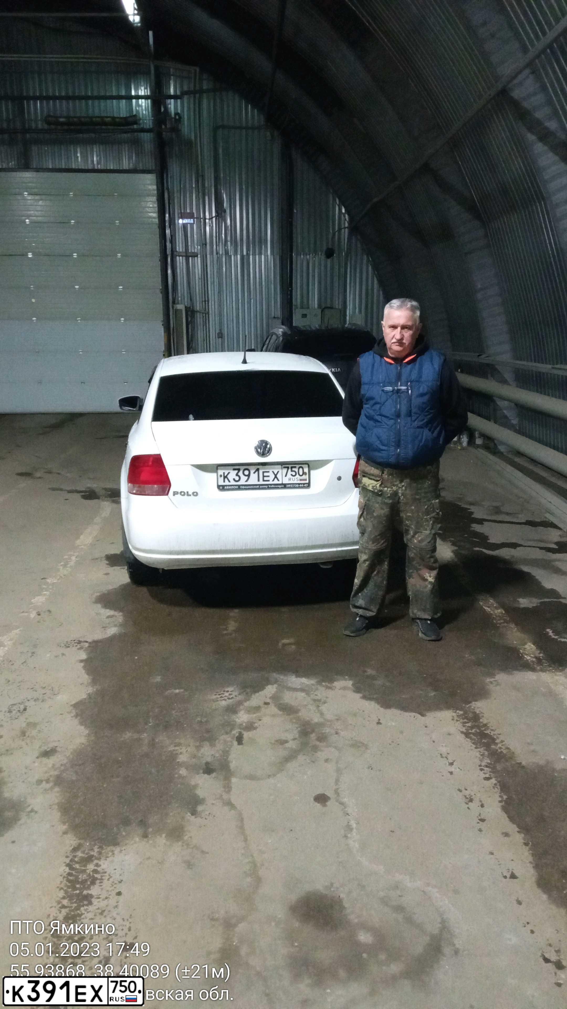 Фото автомобиля VOLKSWAGEN POLO, 2013 — госномер К391ЕХ750. Цвет: Белый