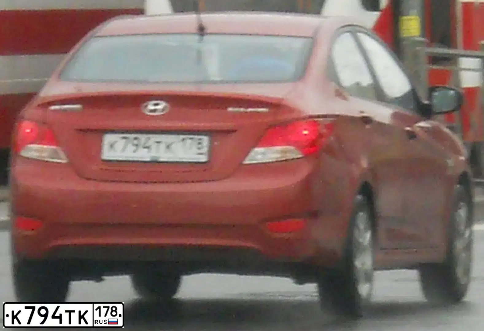 Фото автомобиля HYUNDAI SOLARIS, 2011 — госномер К794ТК178. Цвет: КРАСНЫЙ ГРАНАТ
