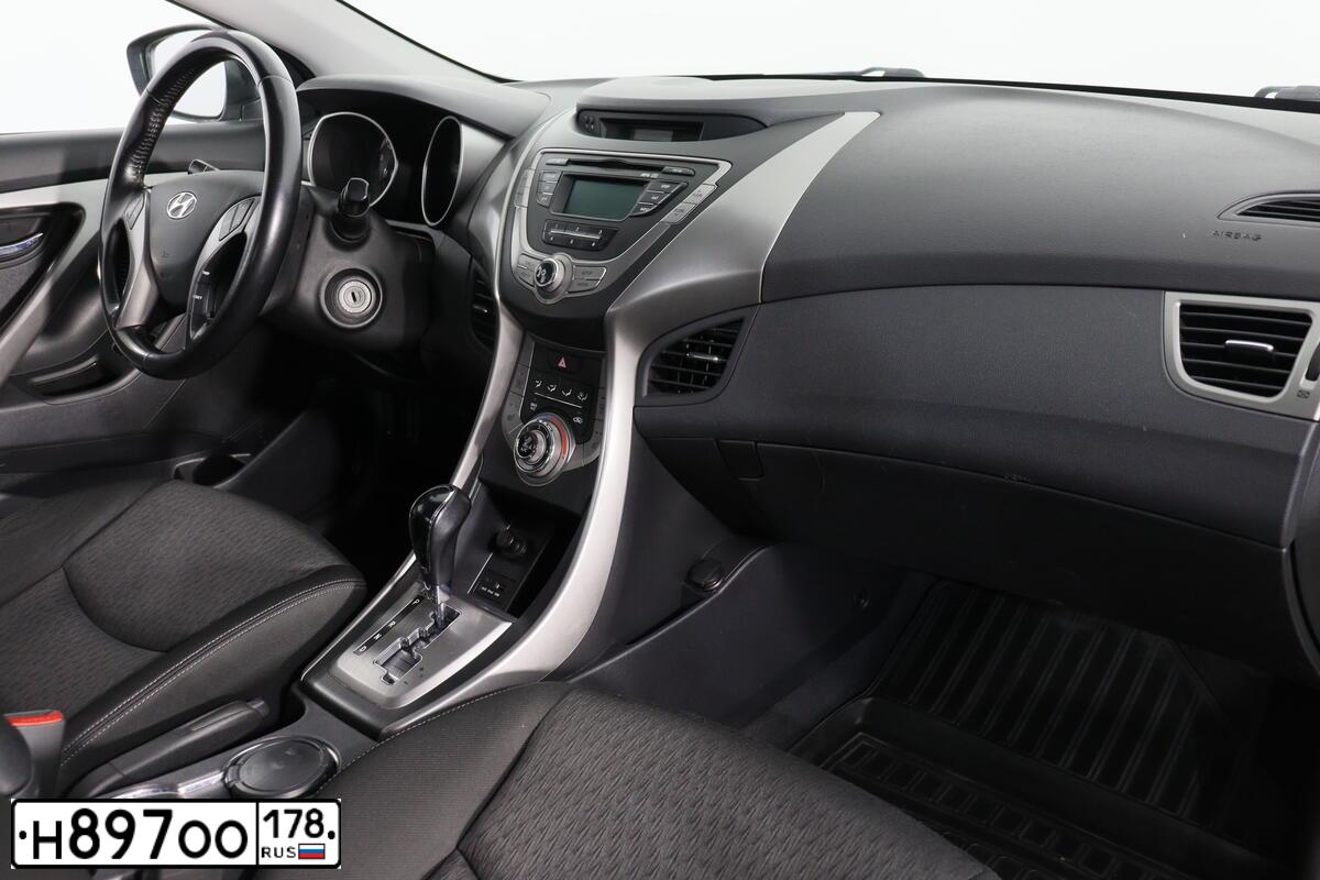 Фото автомобиля HYUNDAI ELANTRA, 2012 — госномер М895СР198. Цвет: СЕРЫЙ