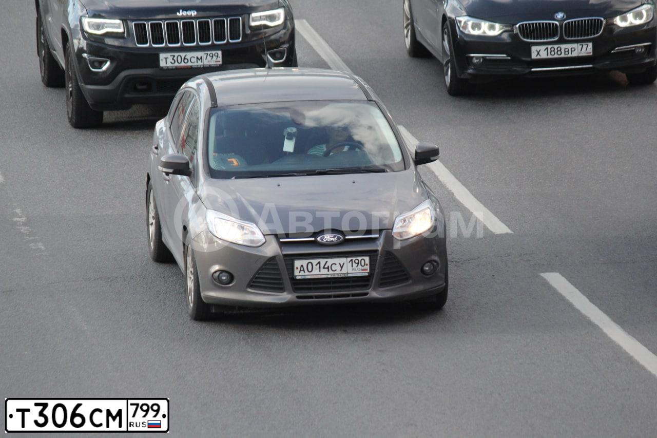 Фото автомобиля JEEP GRAND CHEROKEE, 2013 — госномер В730АТ977. Цвет: ЧЕРНЫЙ