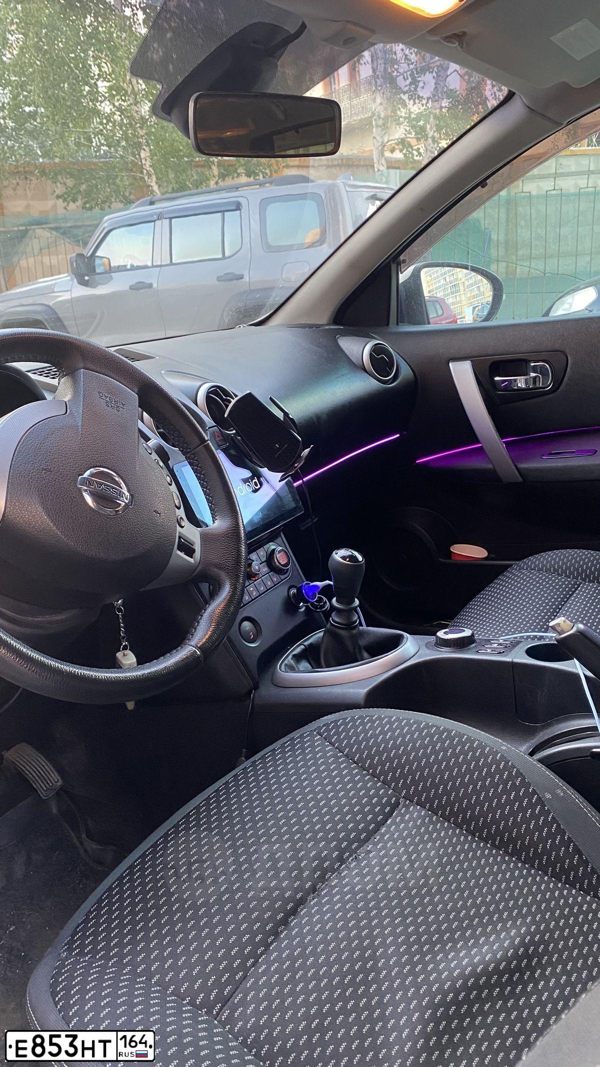 Фото автомобиля NISSAN QASHQAI, 2007 — госномер Е853НТ164. Цвет: КОРИЧНЕВЫЙ