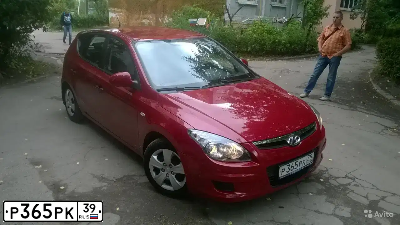Фото автомобиля HYUNDAI I30, 2010 — госномер Р365РК39. Цвет: КРАСНЫЙ