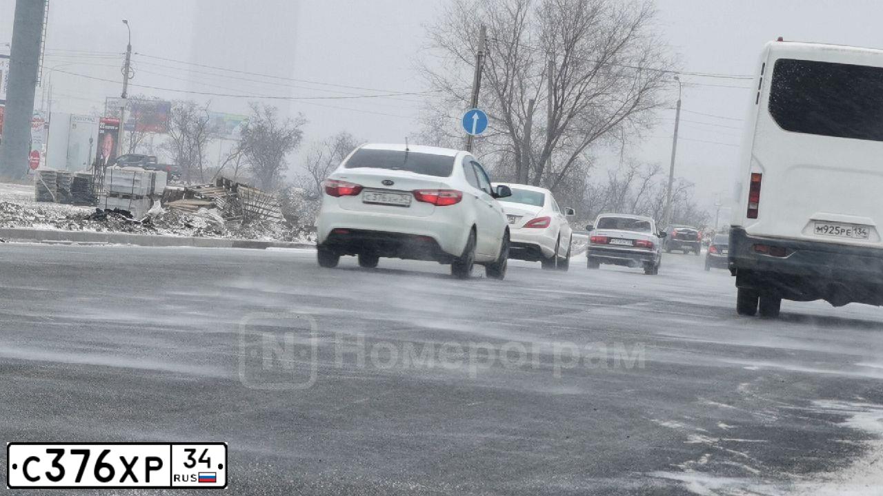 Фото автомобиля LADA 2190 GRANTA, 2012 — госномер К353НК30. Цвет: синий