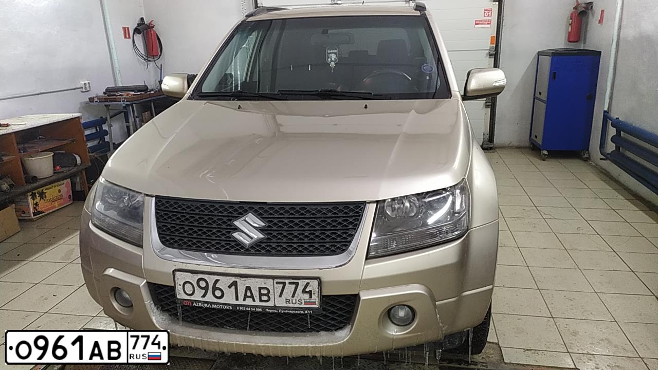 Фото автомобиля SUZUKI GRAND VITARA, 2010 — госномер В929КР174. Цвет: БЕЖЕВЫЙ