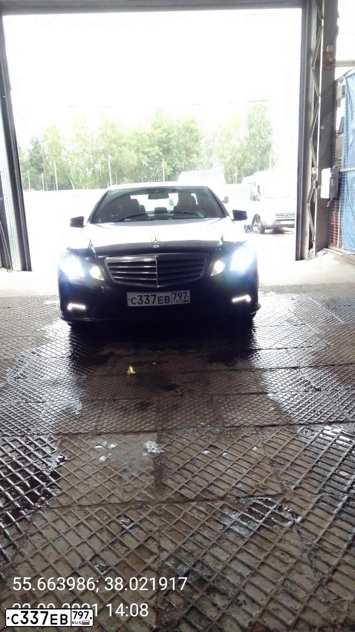 Фото автомобиля MERCEDES E-KLASSE, 2011 — госномер Н837ХЕ790. Цвет: ЧЕРНЫЙ