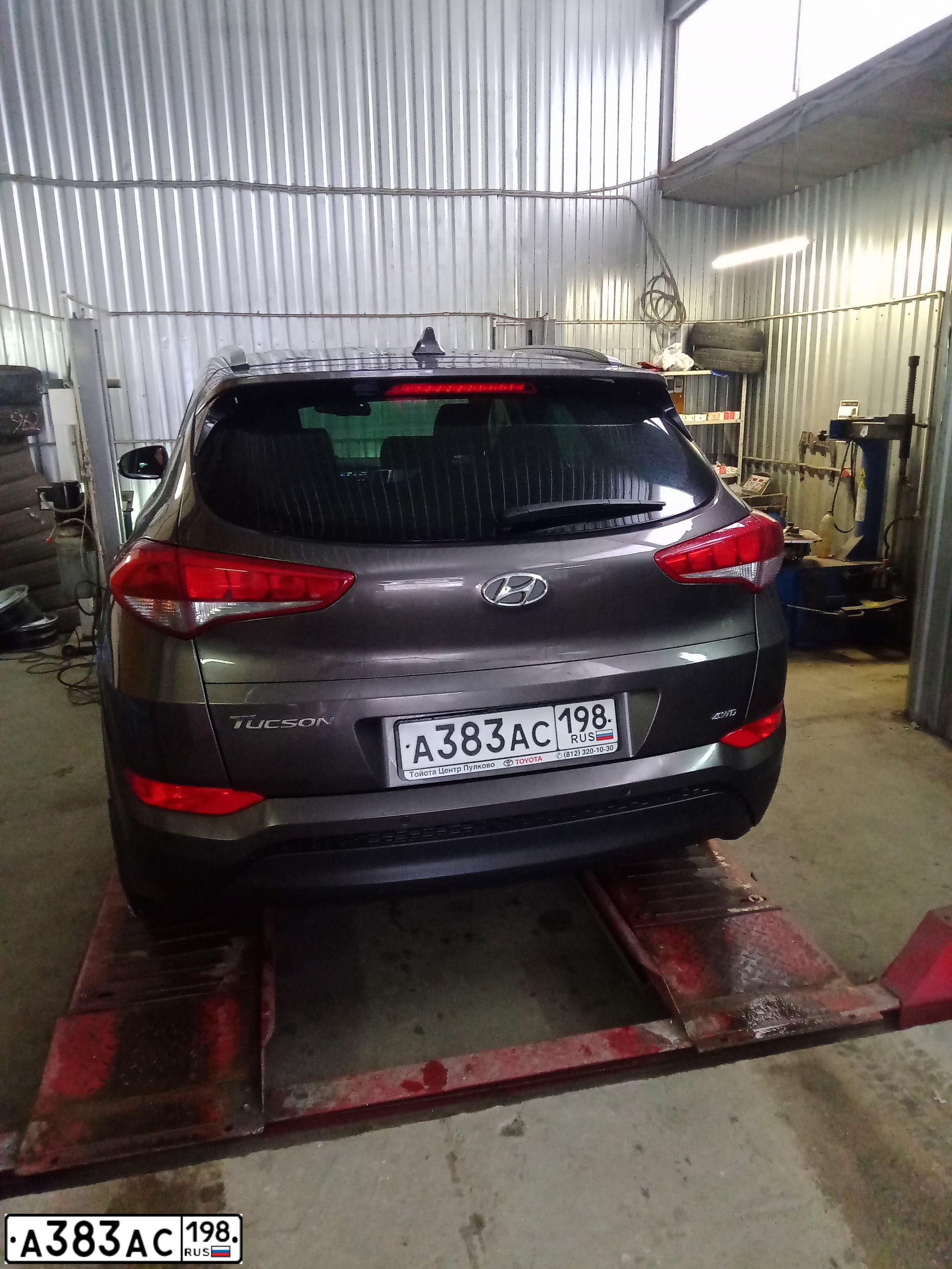 Фото автомобиля HYUNDAI TUCSON, 2017 — госномер А383АС198. Цвет: КОРИЧНЕВЫЙ