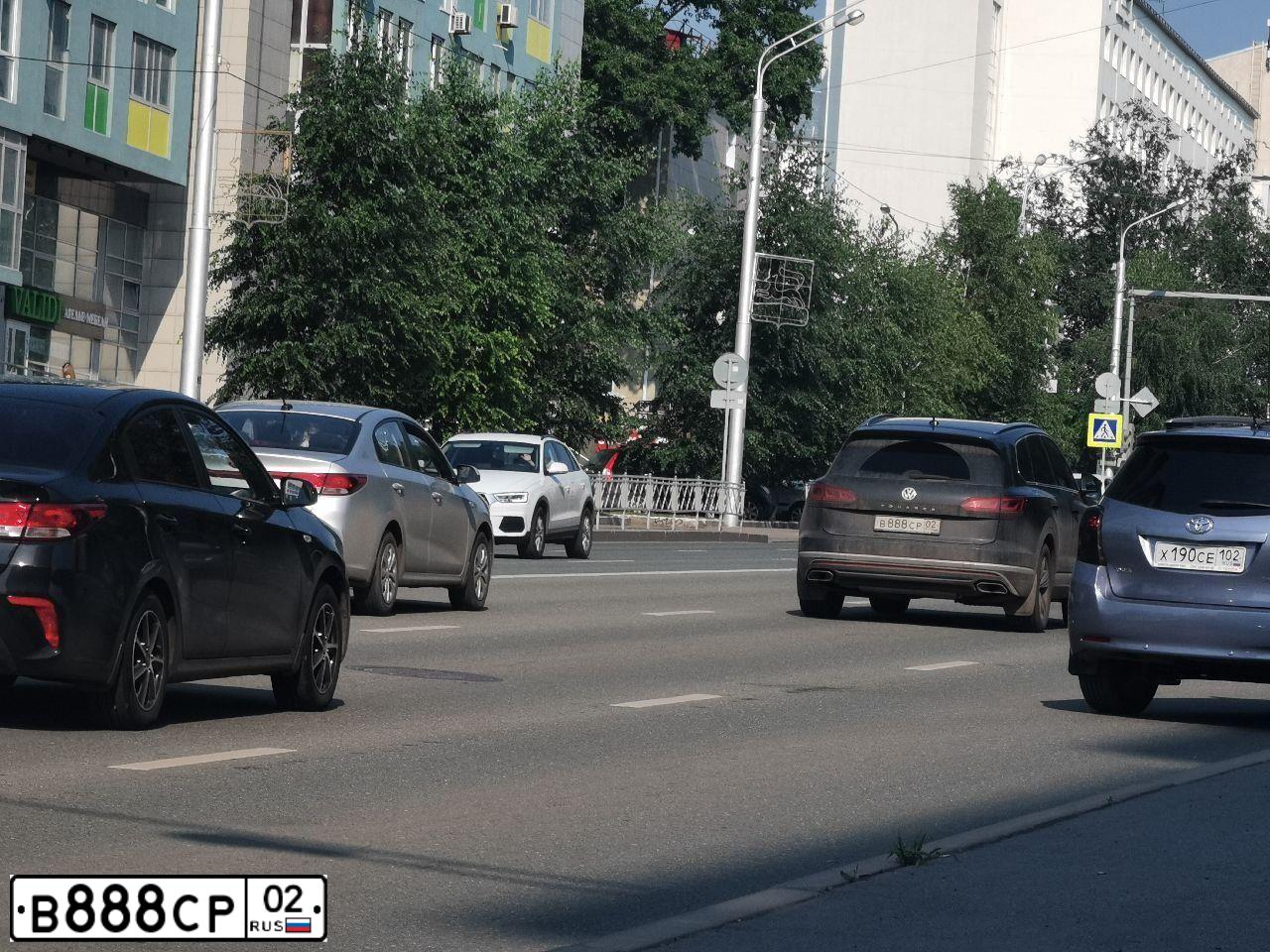 Фото автомобиля LADA 2107, 2000 — госномер В888СР02. Цвет: ФИОЛЕТОВЫЙ