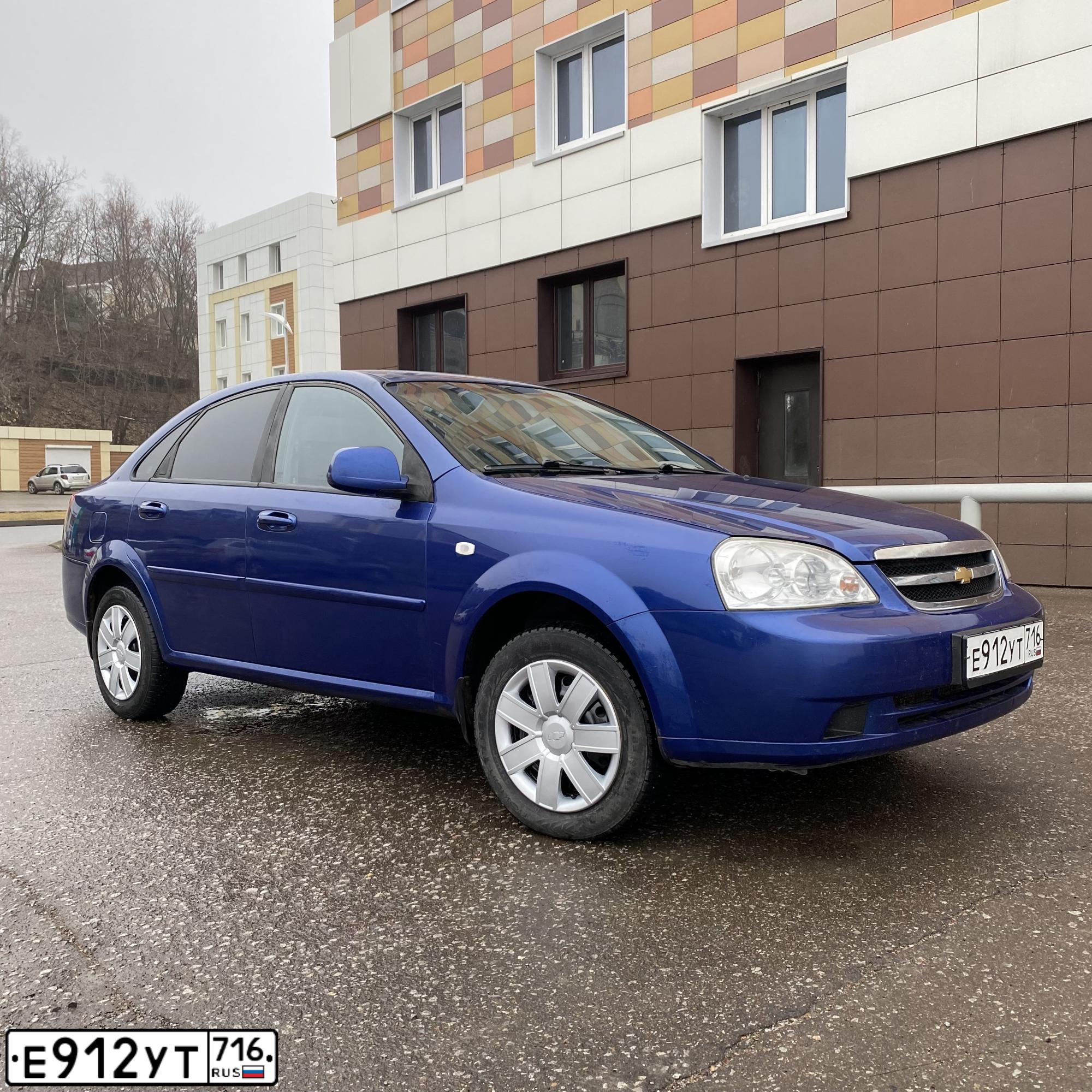 Фото автомобиля CHEVROLET LACETTI, 2012 — госномер Е912УТ716. Цвет: синий