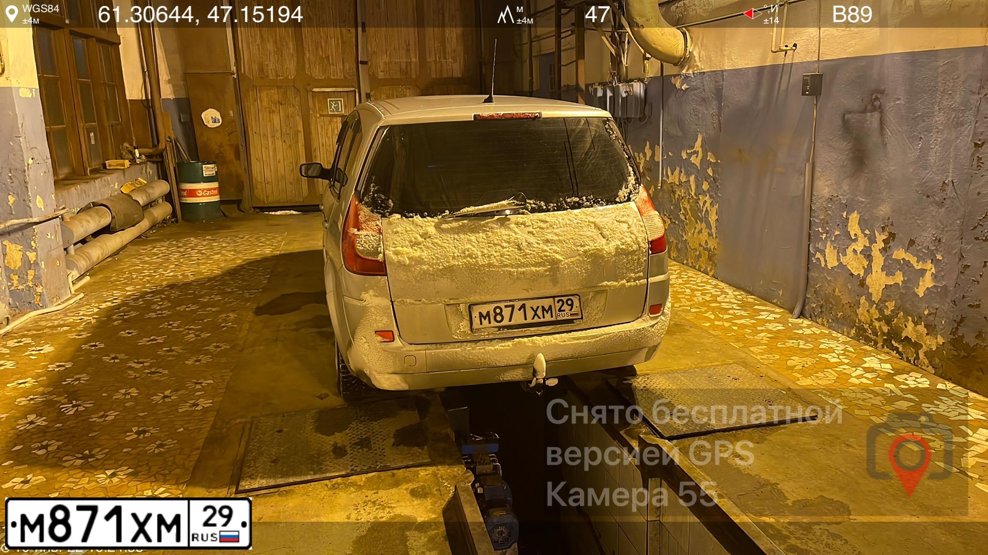 Фото автомобиля RENAULT MEGANE /GRAND/ SCENIC, 2008 — госномер О321СЕ11. Цвет: СЕРЕБРИСТЫЙ