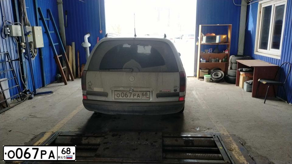 Фото автомобиля OPEL OMEGA, 1999 — госномер Р593ЕВ48. Цвет: БЕЛЫЙ (СЕРЕБРИСТЫЙ)
