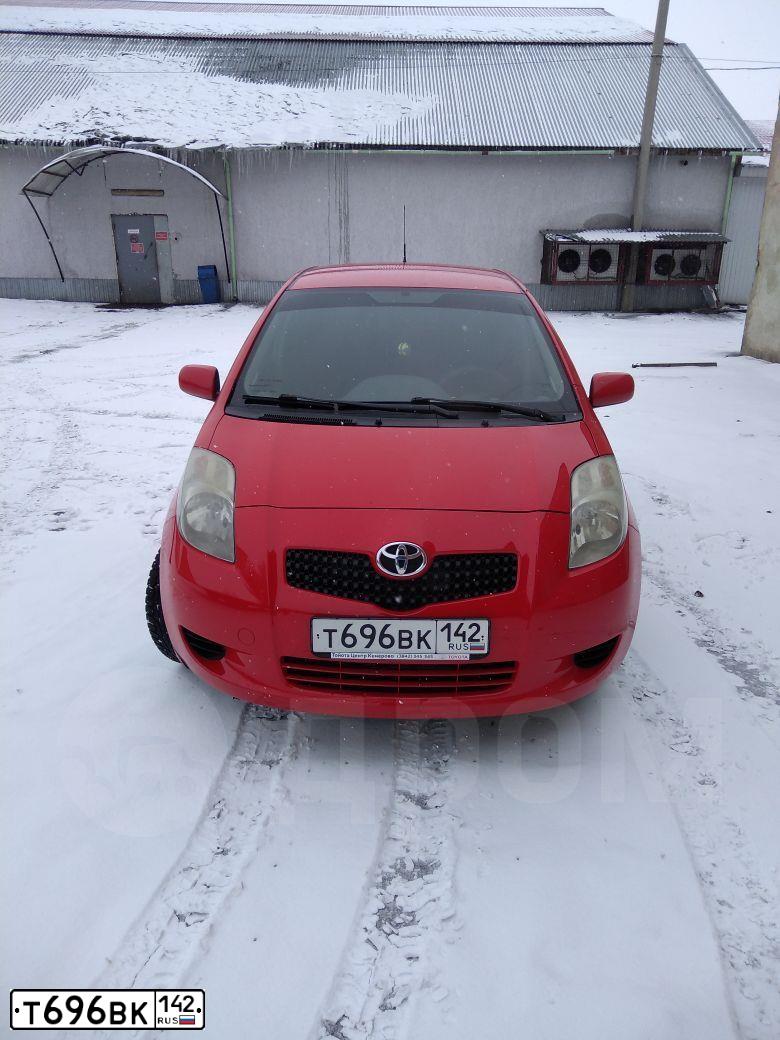 Фото автомобиля TOYOTA YARIS, 2007 — госномер Т696ВК142. Цвет: КРАСНЫЙ