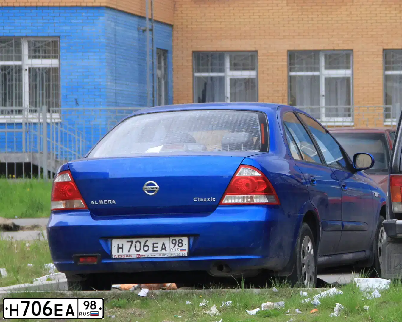Фото автомобиля NISSAN ALMERA, 2006 — госномер Т452РТ198. Цвет: ЯРКО-СИНИЙ