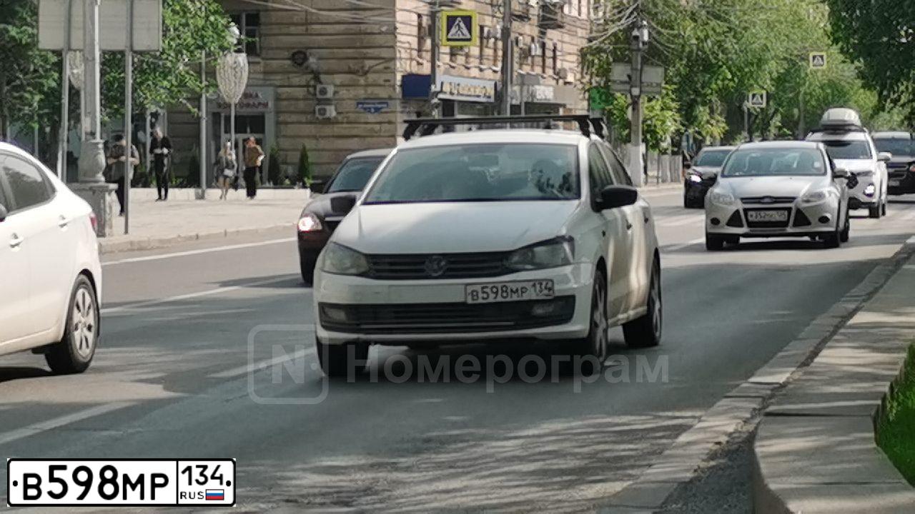 Фото автомобиля VOLKSWAGEN POLO, 2015 — госномер В598МР134. Цвет: Белый