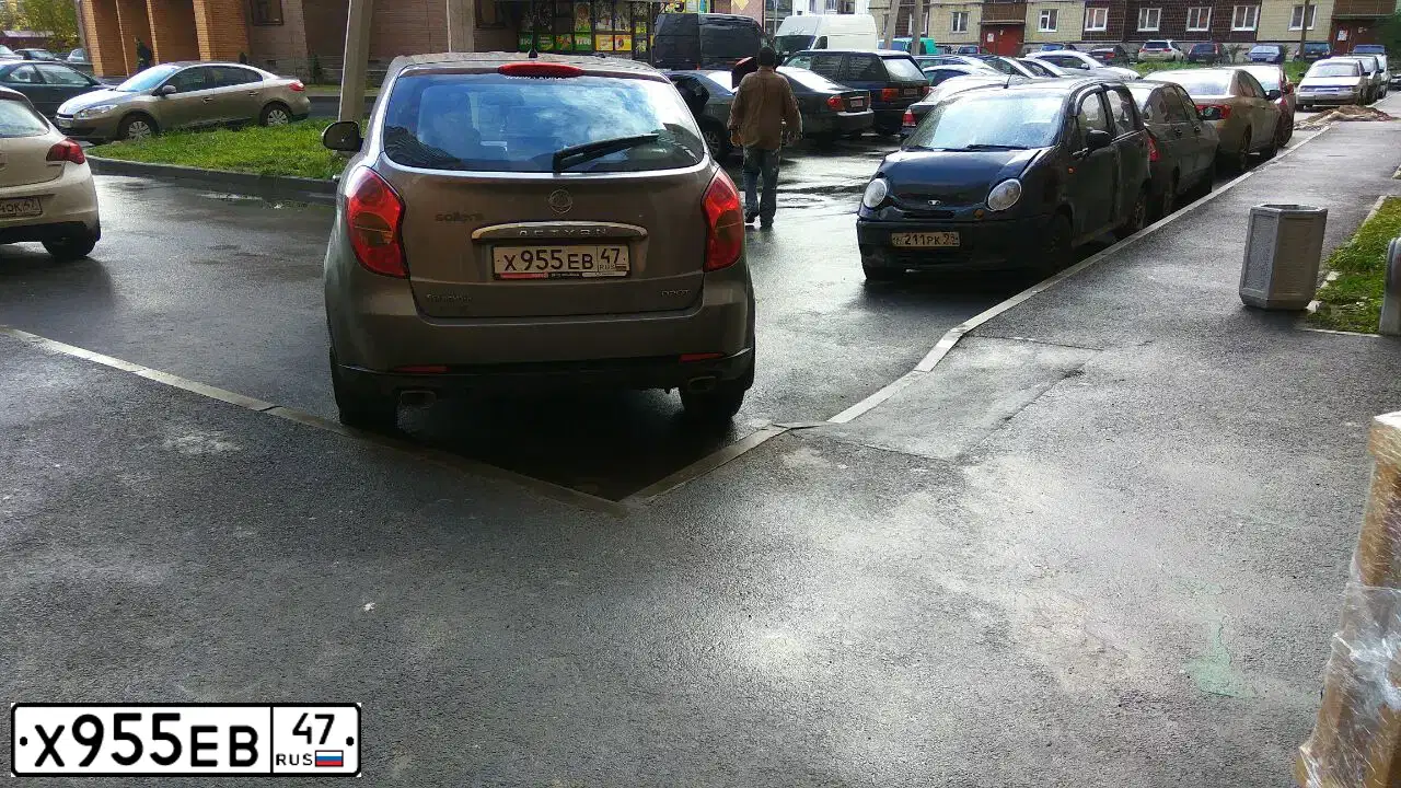Фото автомобиля SSANGYONG ACTYON, 2012 — госномер Х955ЕВ47. Цвет: ТЕМНО-СЕРЫЙ