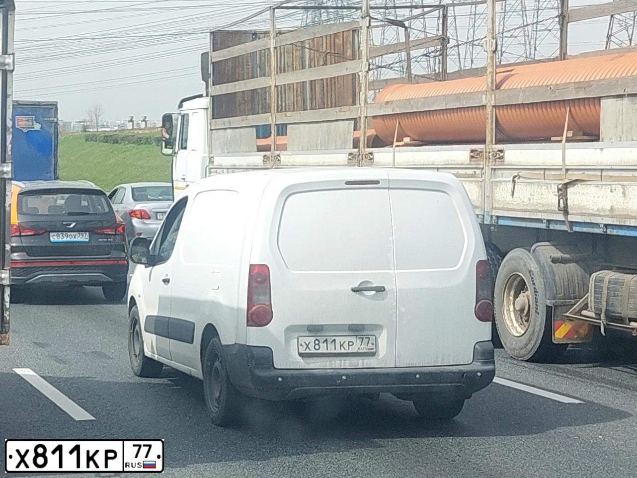 Фото автомобиля PEUGEOT PARTNER, 2012 — госномер Е739ЕК550. Цвет: Белый
