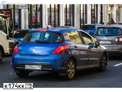 Фото автомобиля KIA SPORTAGE, 2011 — госномер Е642ЕА11. Цвет: ЧЕРНЫЙ ПЕРЛАМУТР