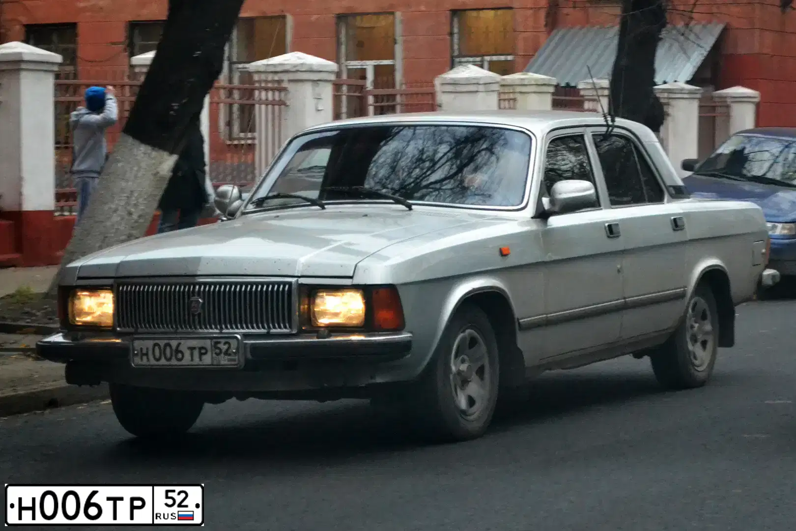 Фото автомобиля GAZ Z 3102 WOLGA, 2003 — госномер С962АН152. Цвет: СВЕТЛО-СЕРЫЙ
