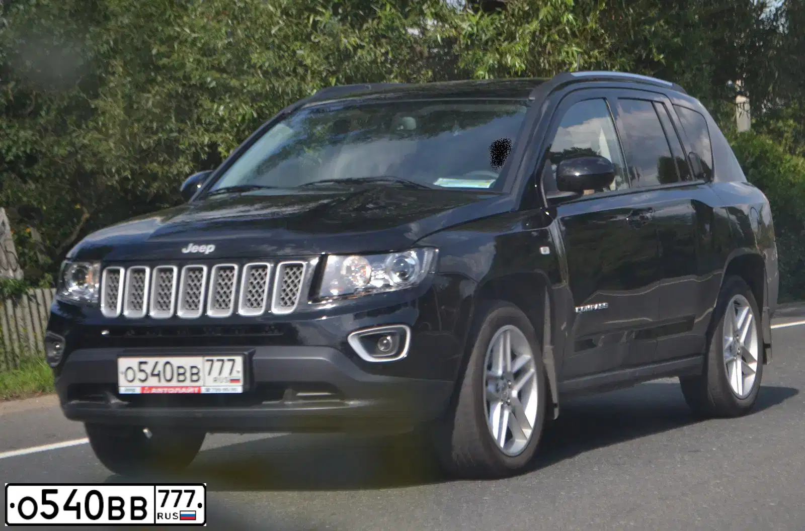 Фото автомобиля JEEP COMPASS, 2014 — госномер О540ВВ777. Цвет: ЧЕРНЫЙ