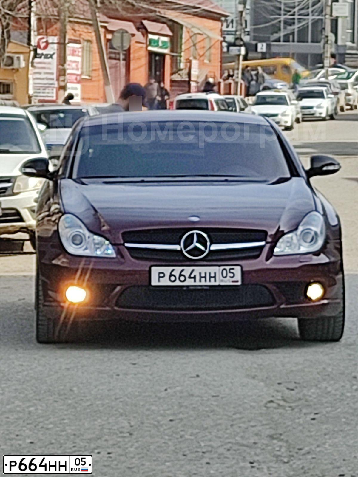 Фото автомобиля MERCEDES CLS-KLASSE, 2006 — госномер А037АА42. Цвет: ВИШНЕВЫЙ
