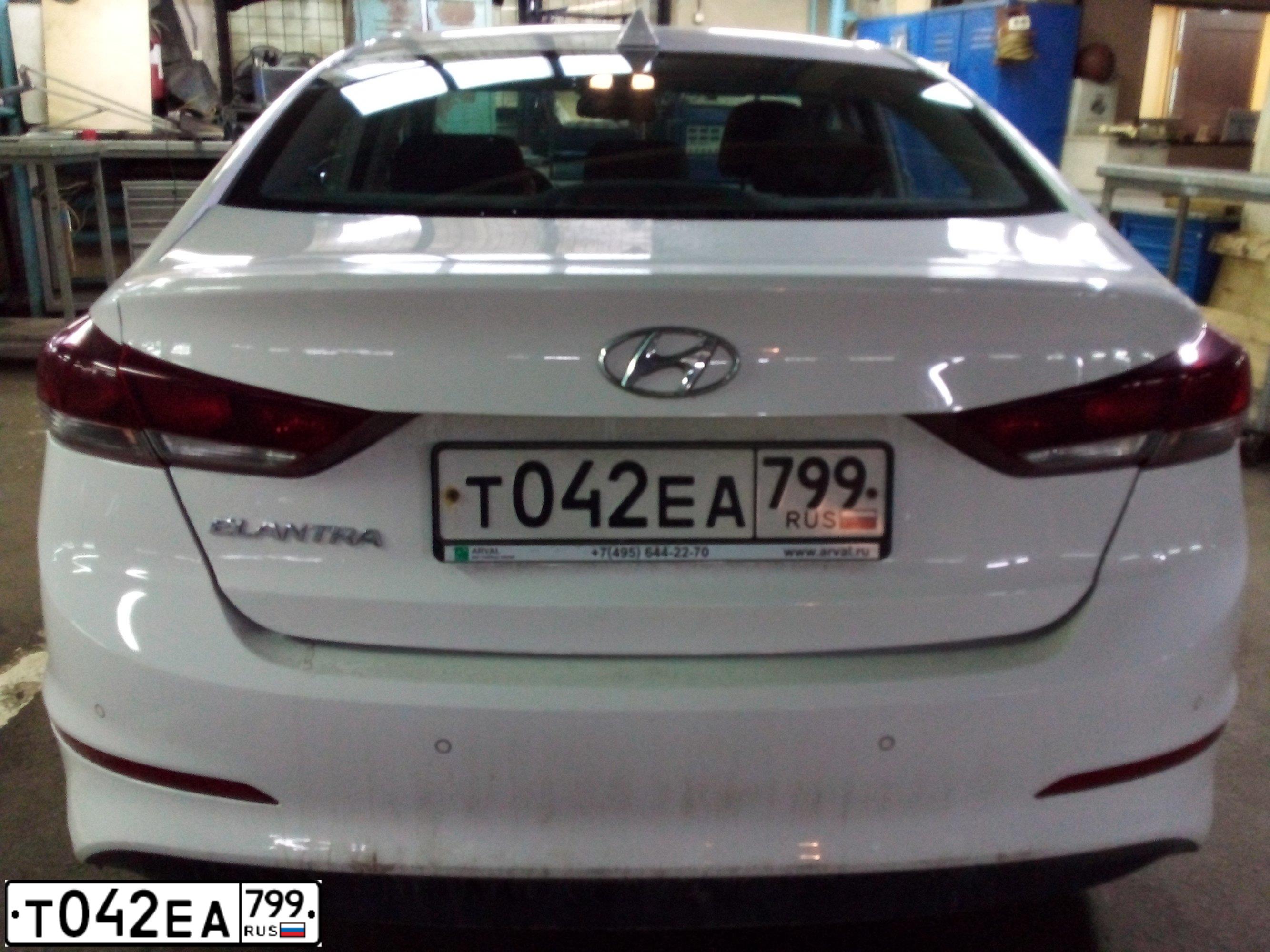 Фото автомобиля HYUNDAI ELANTRA, 2018 — госномер Т042ЕА799. Цвет: Белый
