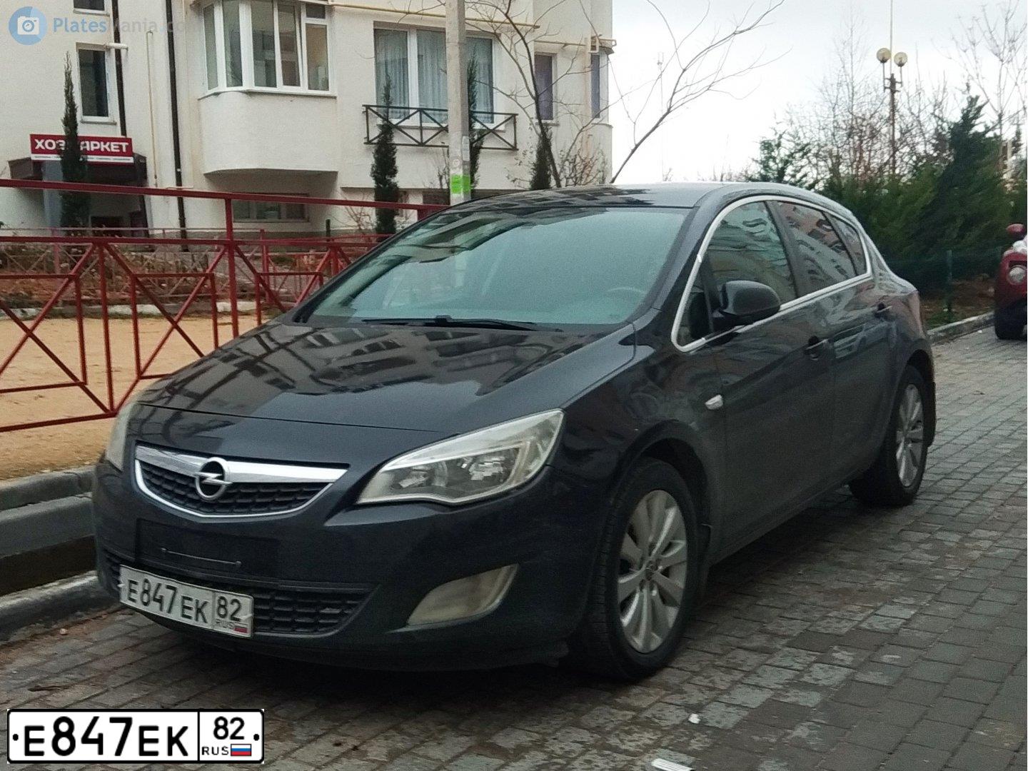 Фото автомобиля OPEL ASTRA, 2012 — госномер Е847ЕК82. Цвет: ЧЕРНЫЙ МЕТАЛЛИК