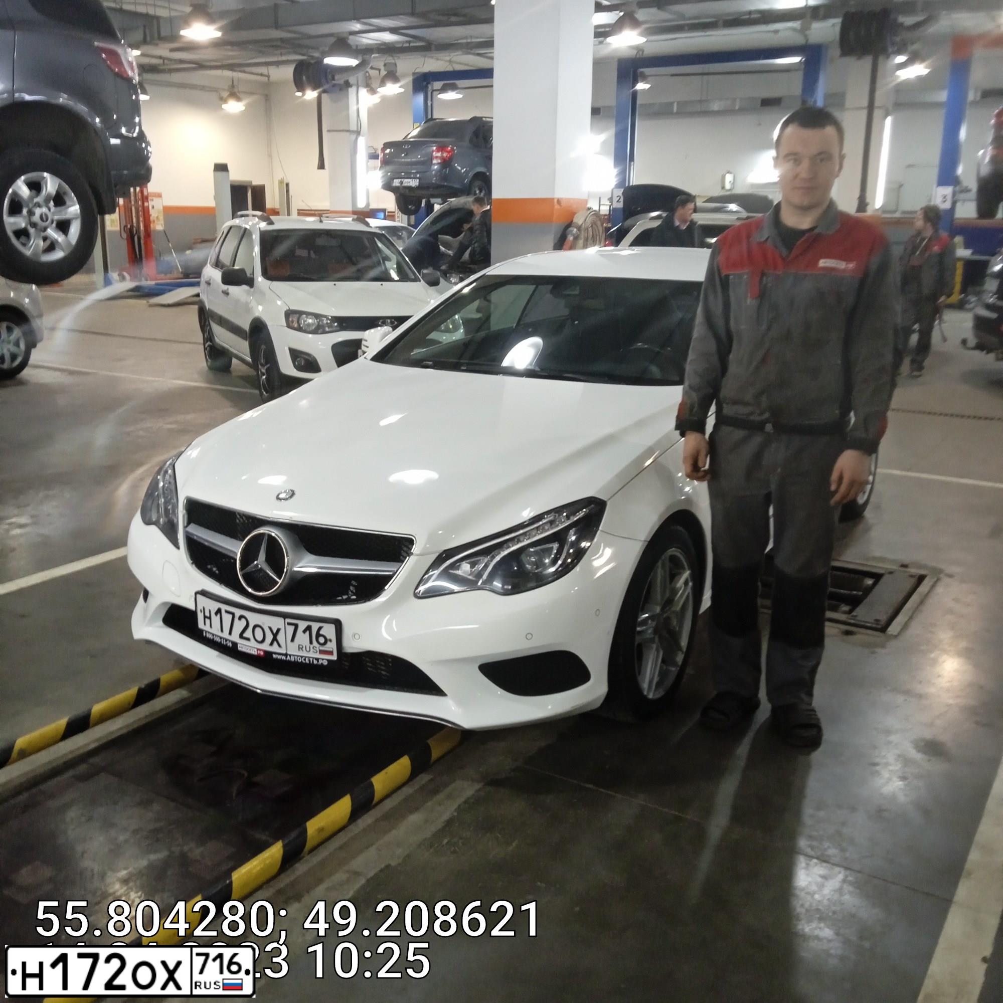 Фото автомобиля MERCEDES E-KLASSE, 2014 — госномер У333РМ56. Цвет: Белый