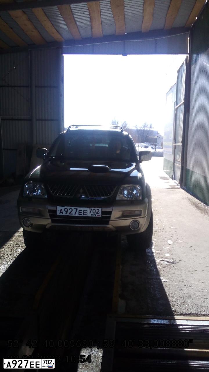 Фото автомобиля MITSUBISHI L 200, 2006 — госномер А927ЕЕ702. Цвет: ЗЕЛЕНЫЙ