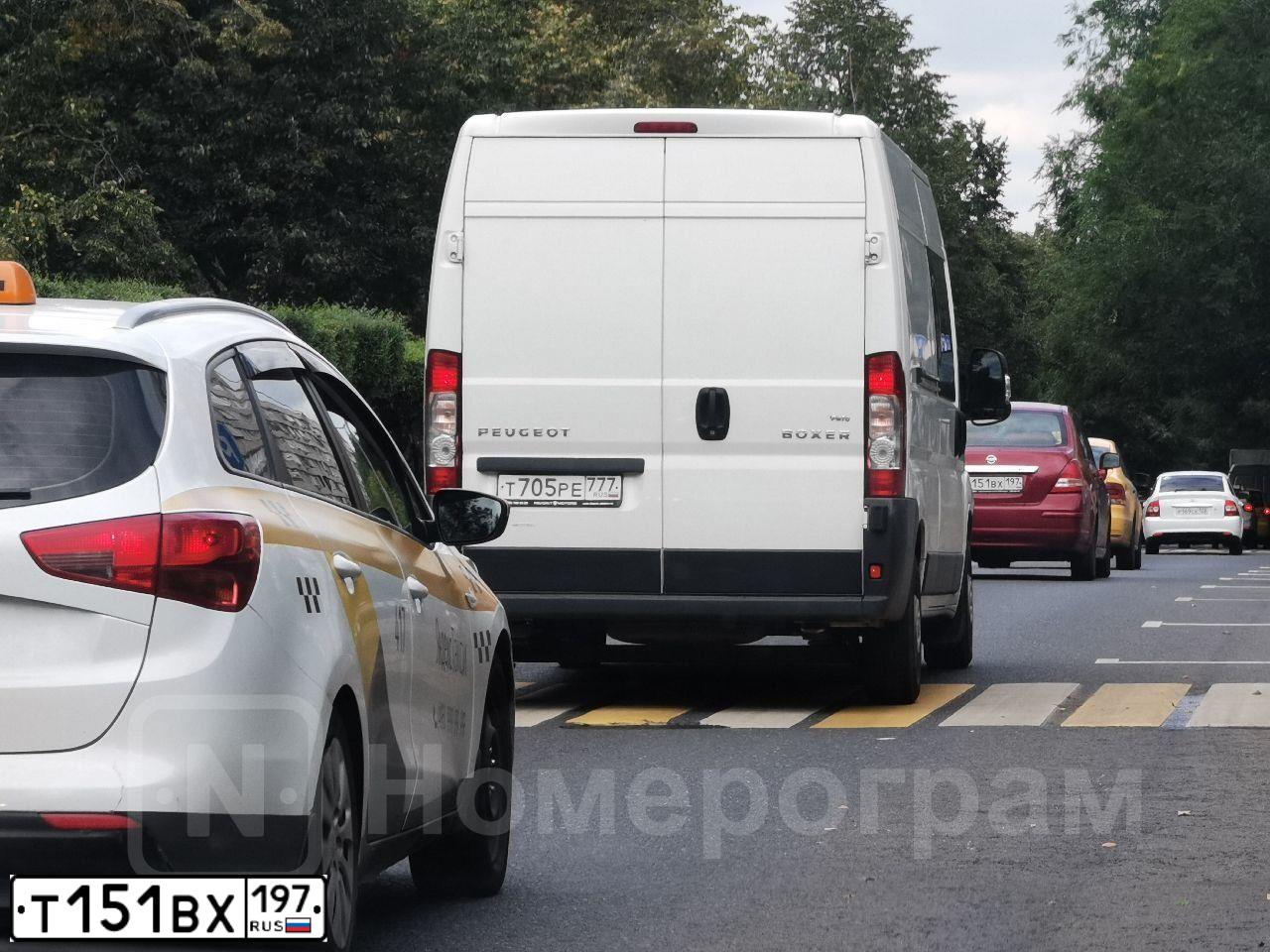 Фото автомобиля CADILLAC ESCALADE, 2010 — госномер У673УС799. Цвет: ЧЕРНЫЙ