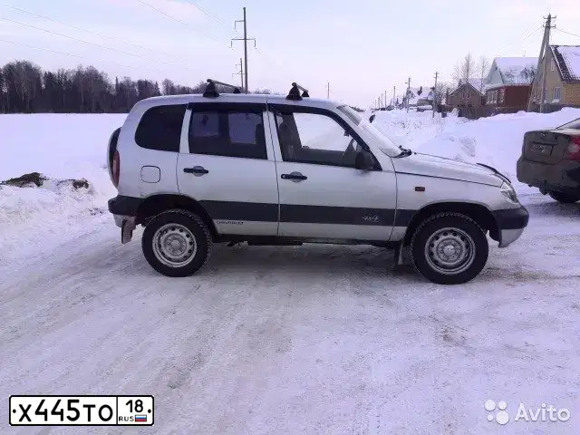 Фото автомобиля LADA 2123 NIVA, 2003 — госномер У614ВУ55. Цвет: СВЕТЛО-СЕРЕБРИСТЫЙ МЕТАЛЛ