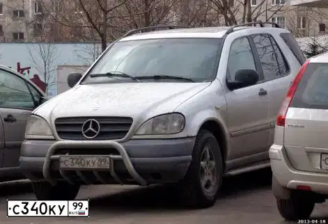 Фото автомобиля MERCEDES M-KLASSE, 1997 — госномер С340КУ99. Цвет: СЕРЫЙ