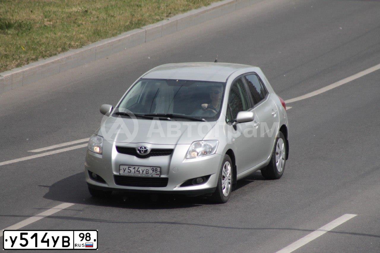 Фото автомобиля TOYOTA AURIS, 2008 — госномер У514УВ98. Цвет: СЕРЕБРИСТЫЙ