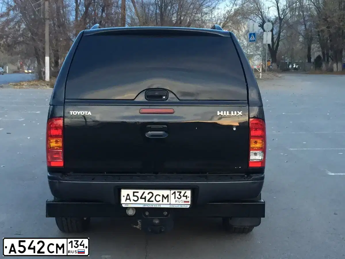 Фото автомобиля TOYOTA HILUX, 2011 — госномер А542СМ134. Цвет: ЧЕРНЫЙ