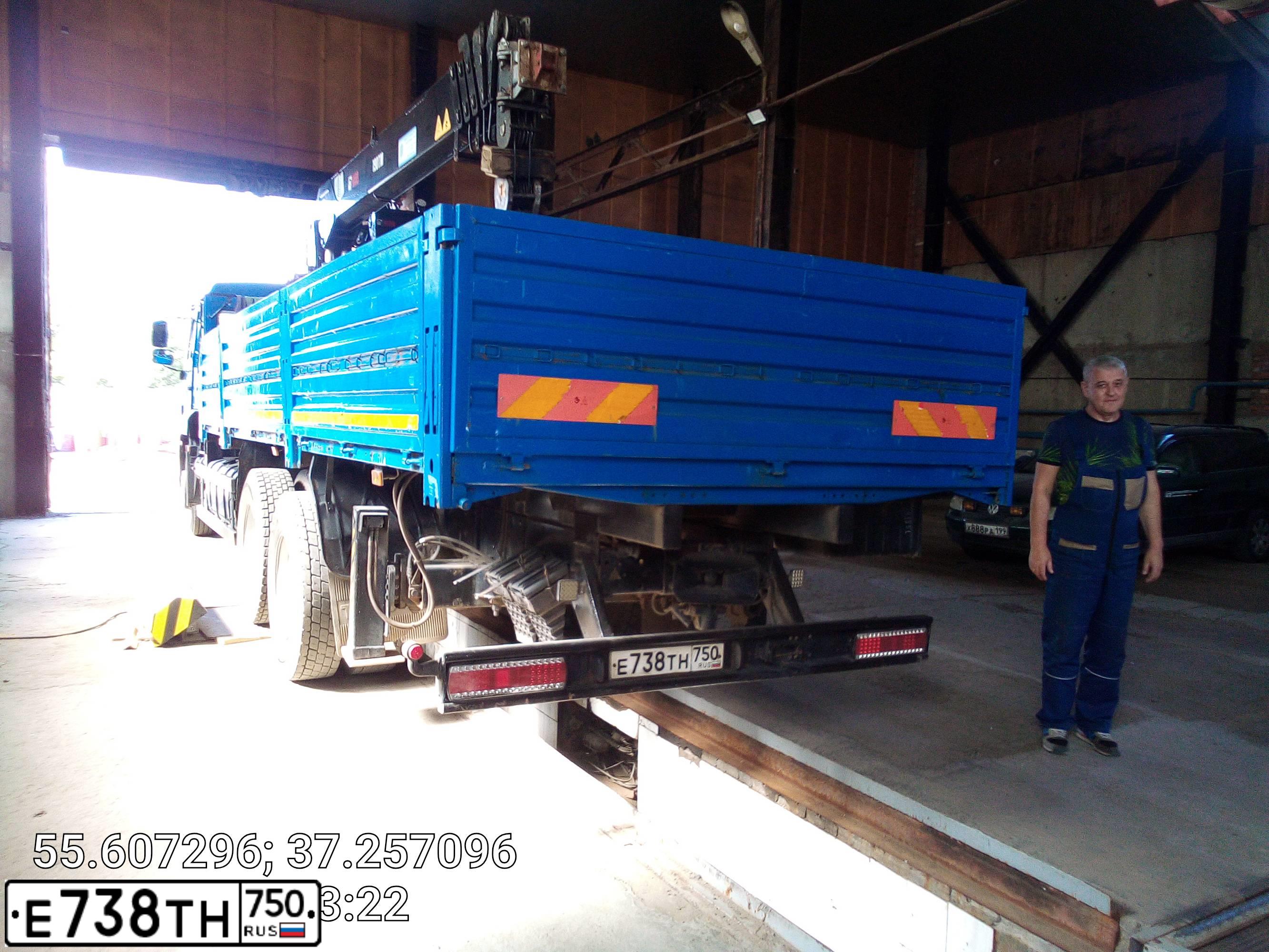 Фото автомобиля KAMAZ 65117 /6X4/, 2018 — госномер Е738ТН750. Цвет: СИНИЙ