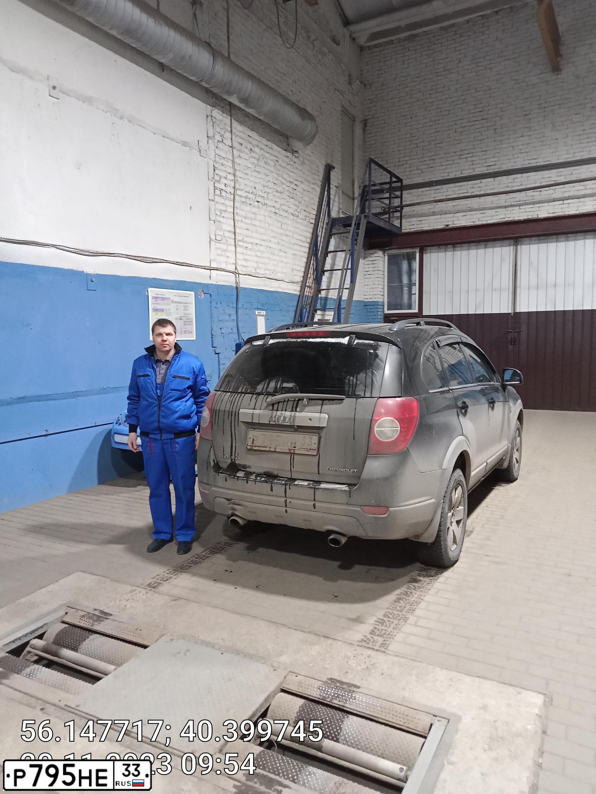 Фото автомобиля LADA 2112, 2005 — госномер Н664РУ26. Цвет: СВЕТЛО-СЕРЕБРИСТЫЙ МЕТАЛЛ