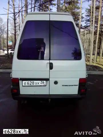 Фото автомобиля VOLKSWAGEN TRANSPORTER, 1997 — госномер Е628ХК36. Цвет: БЕЛЫЙ