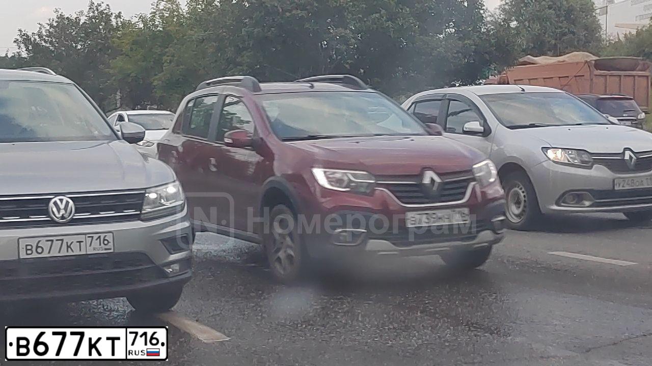 Фото автомобиля VOLKSWAGEN TIGUAN, 2018 — госномер В677КТ716. Цвет: СЕРЕБРИСТЫЙ