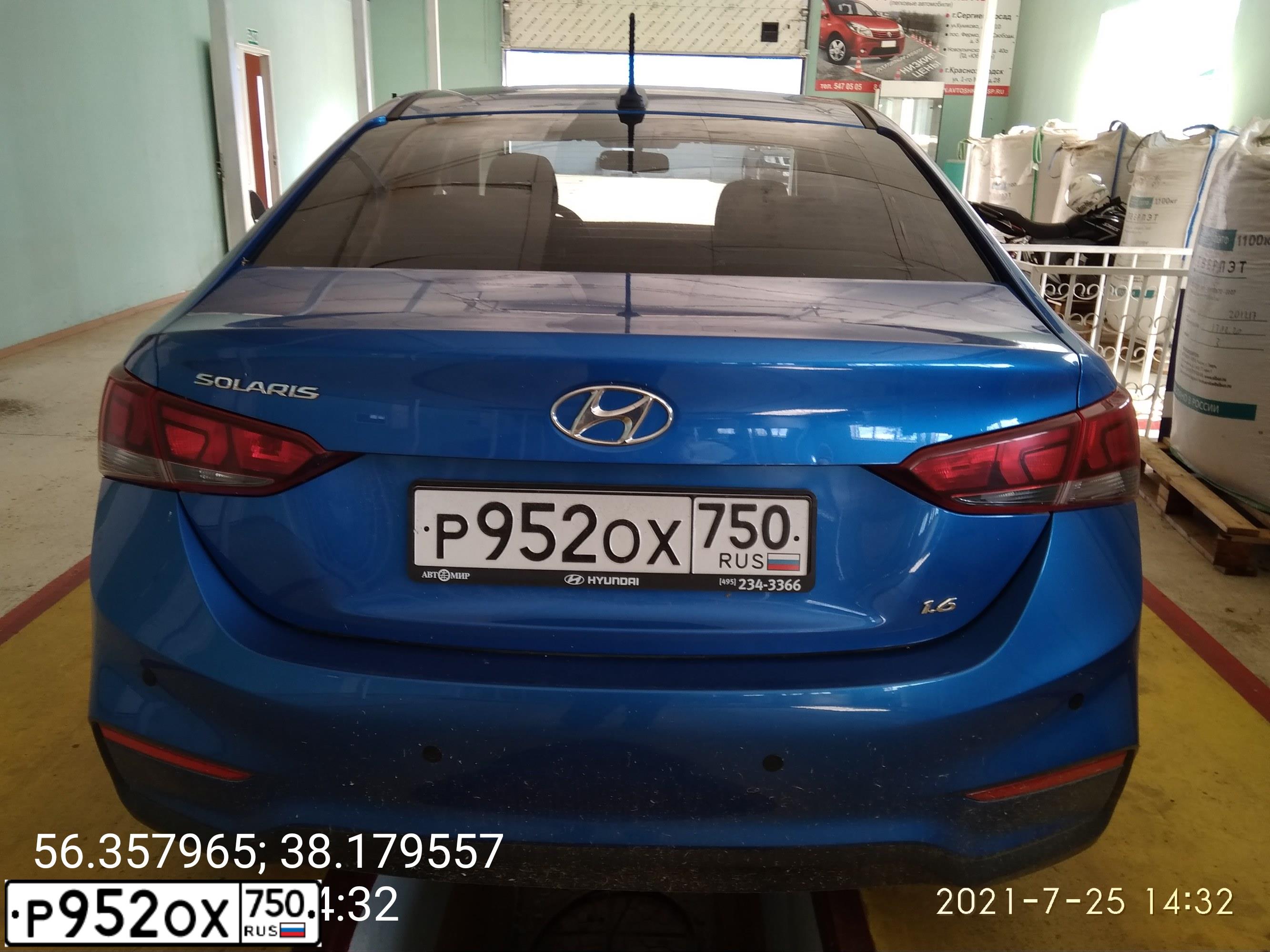 Фото автомобиля HYUNDAI SOLARIS, 2017 — госномер Р952ОХ750. Цвет: СИНИЙ