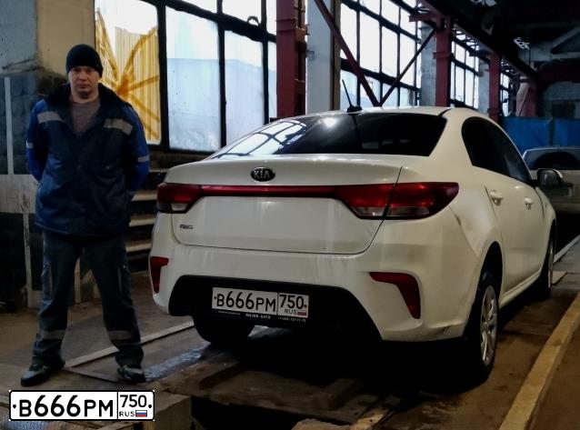 Фото автомобиля KIA RIO, 2017 — госномер У669УА69. Цвет: Белый
